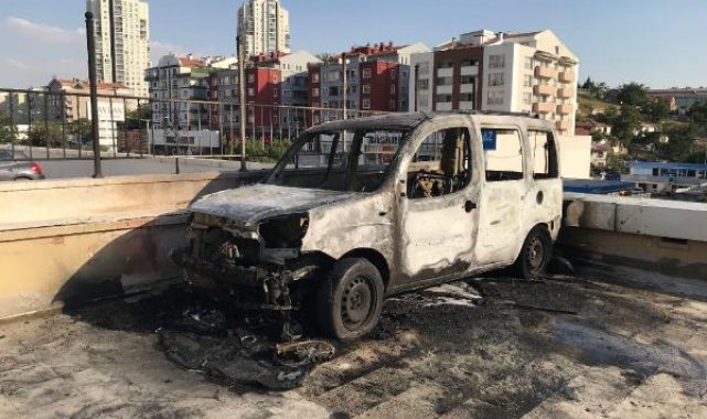 Ankara'da park halindeki otomobil yandı