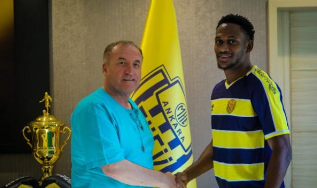 Ankaragücü, Renaldo Cephas ile 4 yıllık sözleşme imzaladı