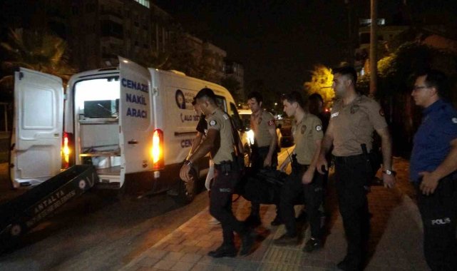Antalya'da boş arazide erkek cesedi bulundu