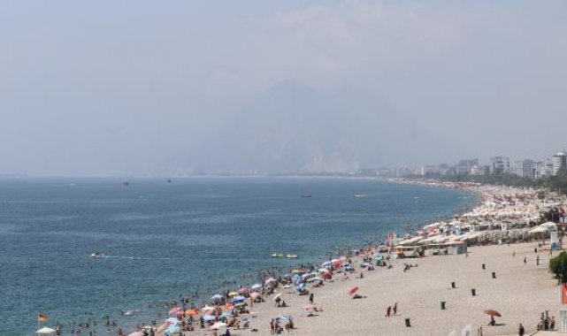 Antalya'da nem bunalttı, deniz serinletti
