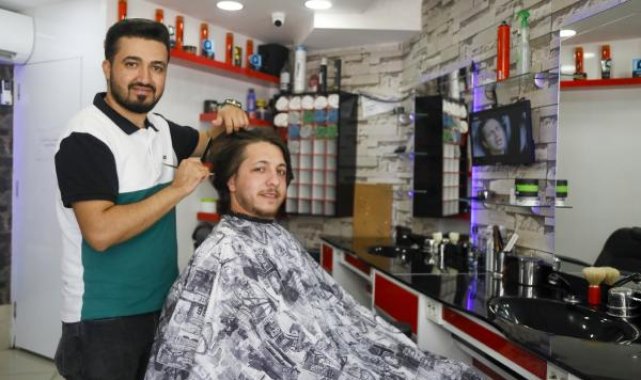 Antalya'da, Rus ve Ukraynalıların 'merdiven altı' berber dükkanı işletmelerine tepki