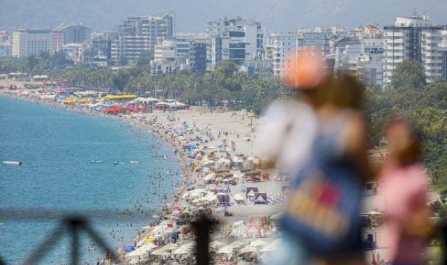 Antalya'da sahilde ve kanalda serinlik