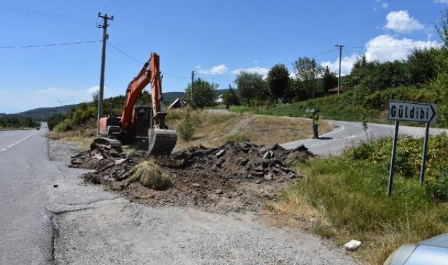 Arazisinden geçen mahalle yolunu iş makinesiyle kazdırıp, kapattı