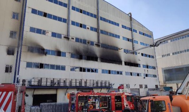 Arnavutköy'de fabrikada çıkan yangın 13 saat sonra kontrol altına alındı