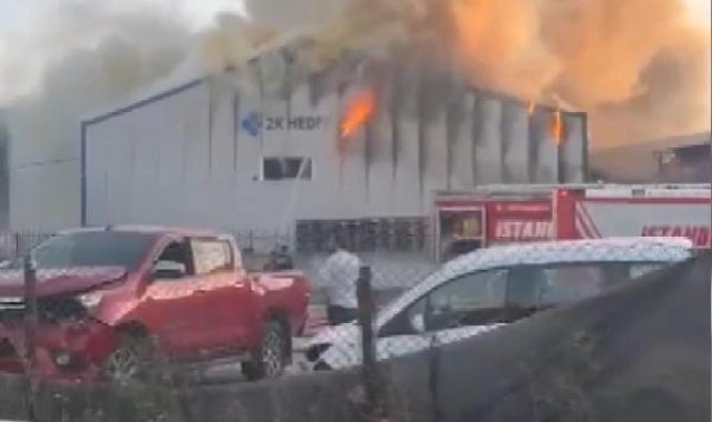 Ataşehir'de iş yerinin deposunda yangın-1