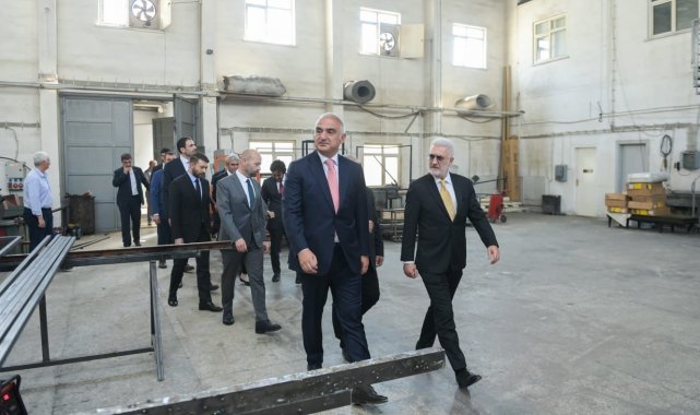 Bakan Ersoy, yeni sezonda Devlet Tiyatroları'nda sahnelenecek temsiller hakkında bilgi aldı