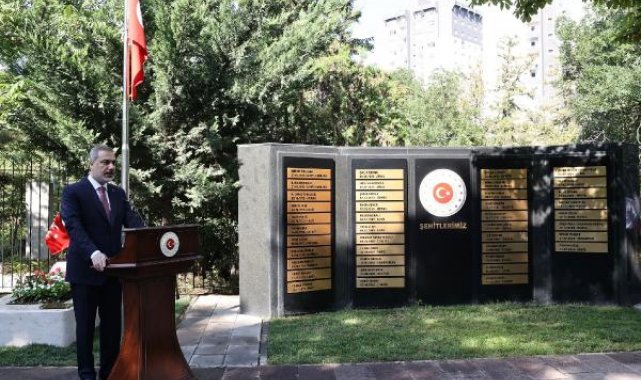 Bakan Fidan'dan Anıtkabir ve şehitlik ziyareti