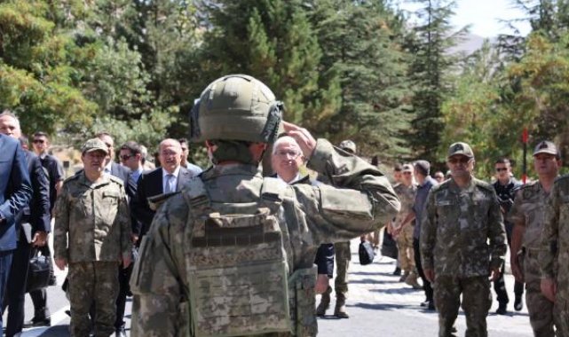 Bakan Güler, Hakkari'de denetlemelerde bulundu