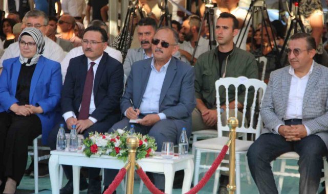 Bakan Özhaseki: "1 ve 2. derecede deprem bölgesinde bulunan bölgelerimizin oranı yüzde 66, yaşayan insan nüfusu ise yüzde 71"