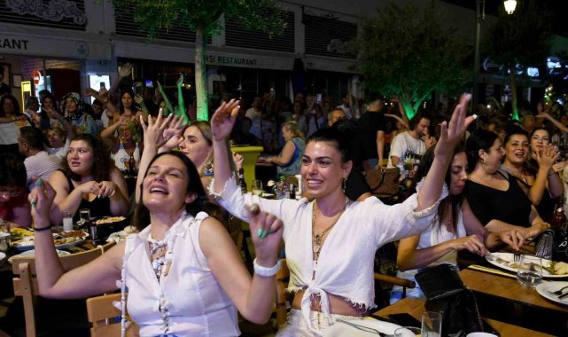 Balıkçılar Meydanı'nda Efes Bandosu'nda gösteri