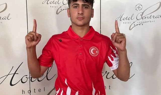 Bayburtlu milli boksör Salman Avrupa Şampiyonu oldu