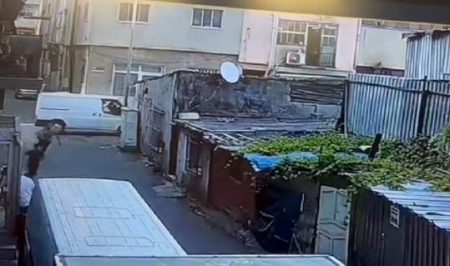 Bayrampaşa'da bekçilerin kovaladığı kaçak göçmeni çelme atarak durdurdu