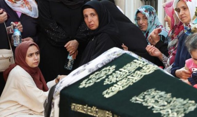 Bayrampaşa'da eşi tarafından öldürülen Meryem Çap Son yolculuğuna uğurlandı