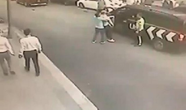 Beşiktaş'ta boğazına sakız kaçan şoförü 'doğru heimlich manevrası' kurtardı