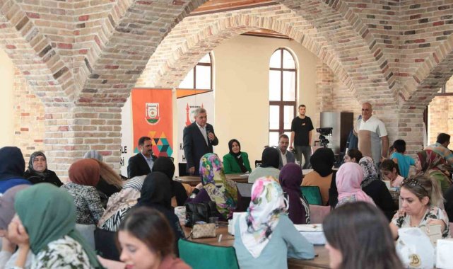 Beyazgül, aşure etkinliğine katıldı