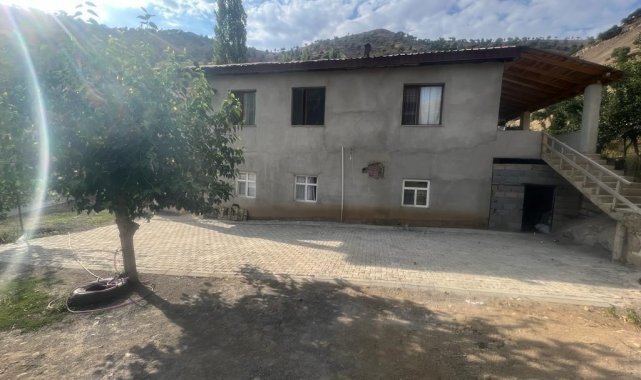 Beytüşşebap'ta köyler parke taşlarıyla döşeniyor