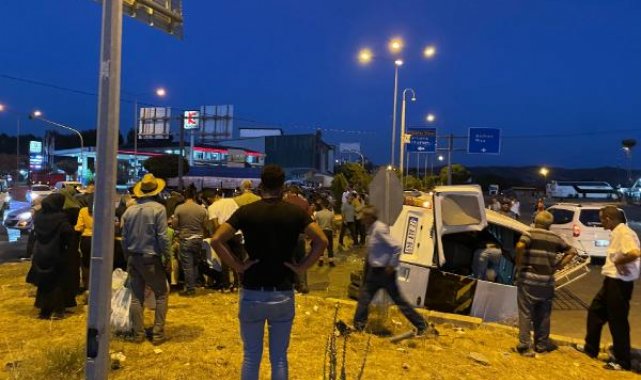 Bingöl'de yolcu minibüsü ile hafif ticari araç çarpıştı: 7 yaralı