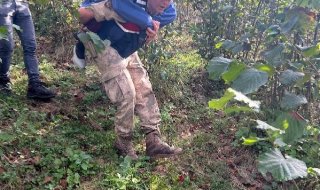 Bir gün sonra bulunan Alzheimer hastasını jandarma personeli sırtında taşıdı
