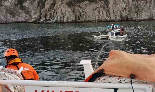 Bodrum Akyarlar açıklarında arızalanan tekneyi KIYEM ekipleri kurtardı