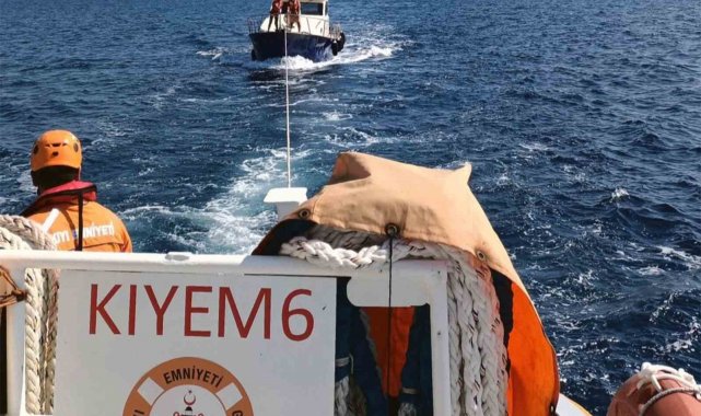 Bodrum Yahşi açıklarında arızalanan tekneyi KIYEM ekipleri kurtardı