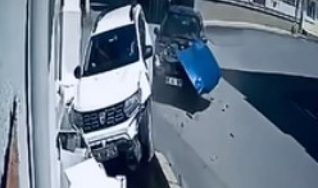 Bu sokakta kaza adeta "Geliyorum" diyor