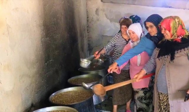 Buldanlılar 30 yıllık aşure geleneği yaşattı