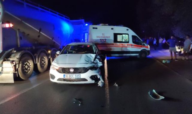 Bursa'da otomobil ile motosiklet kafa kafaya çarpıştı, sürücü aracını bırakıp kaçtı: 2 yaralı