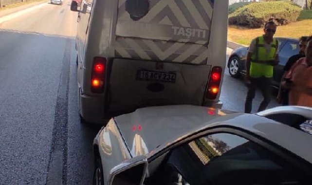 Bursa'da, servis minibüsü ile otomobil çarpıştı: 5 yaralı
