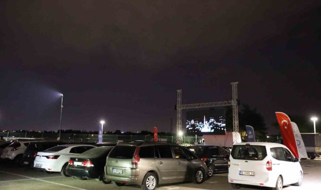 Bursa'da yıldızların altında sinema keyfi