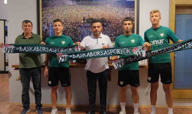 Bursaspor, 3 futbolcuyla profesyonel sözleşme imzaladı