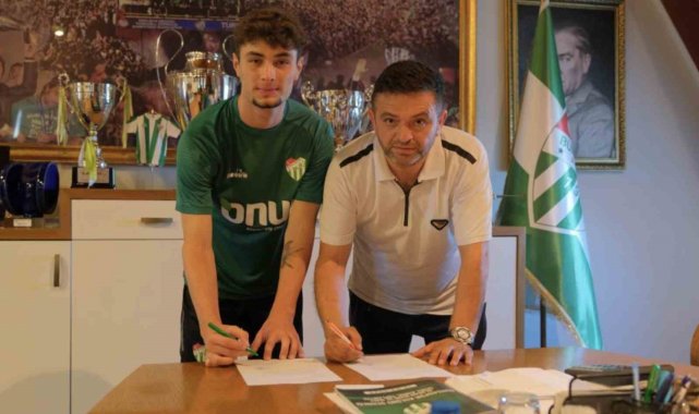 Bursaspor, Melih Sağlam'la profesyonel sözleşme imzaladı