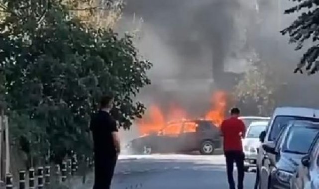 Büyükçekmece'de park halindeki otomobil alev alev yandı