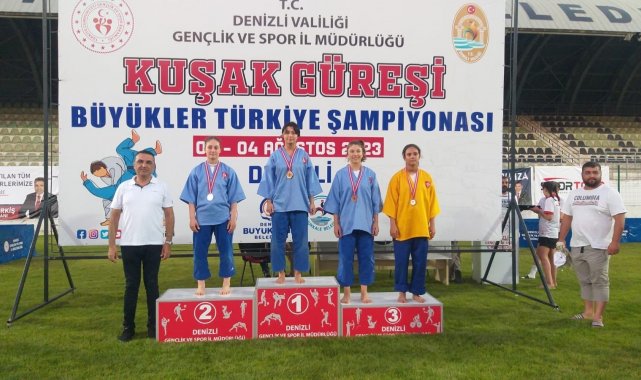Büyükler Kuşak Güreşi Türkiye Şampiyonası'nda büyük başarı elde ettiler