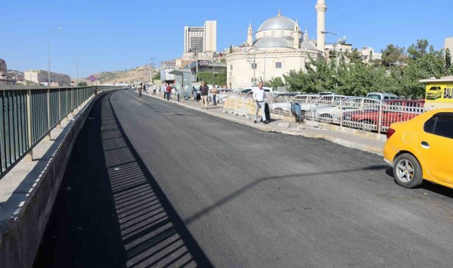 Büyükşehir Belediyesi İpekyol Bulvarı yan yolunu asfaltla buluşturdu