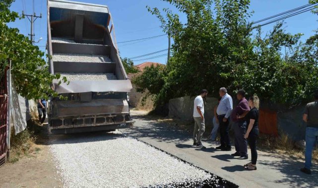 Büyükşehirden Salur Mahallesi'nde asfaltlama çalışması