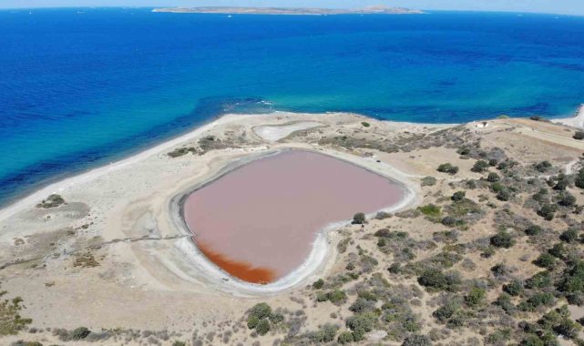 Çanakkale'de 2 bin yıllık antik liman, kalpli pembe göle dönüştü