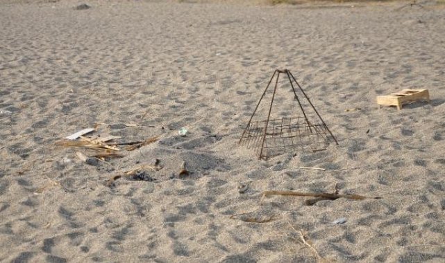 Caretta yuvası üzerinde mangal yakan 2 kişiye para cezası