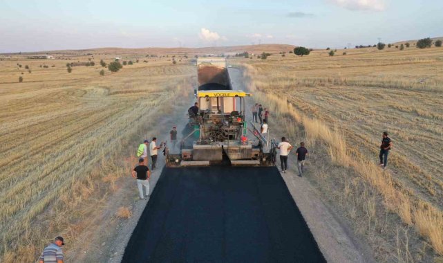 Çevril - Taşhan Arasındaki Yolda Asfalt Çalışması Başladı