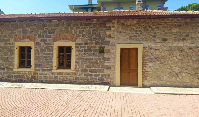 Çivril'de meclis kararı olmadan asılan o tabela söküldü