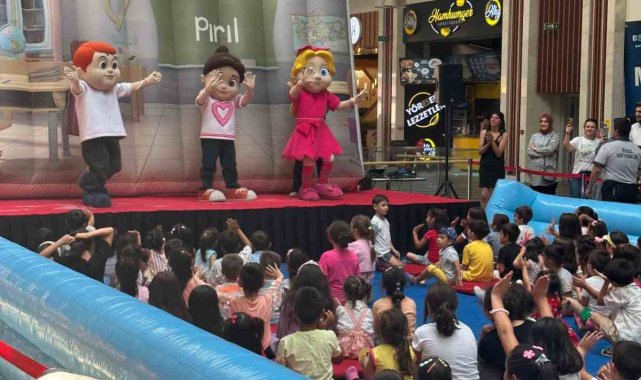 Çocuklar KUMSMALL AVM'de çok mutlu