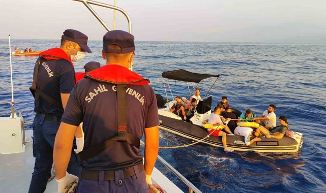 Datça'da 11 düzensiz göçmen kurtarıldı, bir göçmen kaçakçısı yakalandı