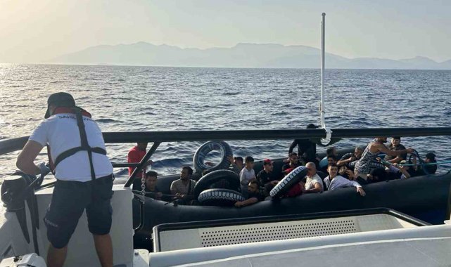Datça'da Yunanistan'ın geri ittiği 29 göçmen kurtarıldı