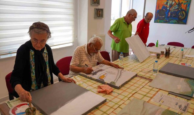 Deneyimli vatandaşlar hem eğleniyor hem sosyalleşiyor