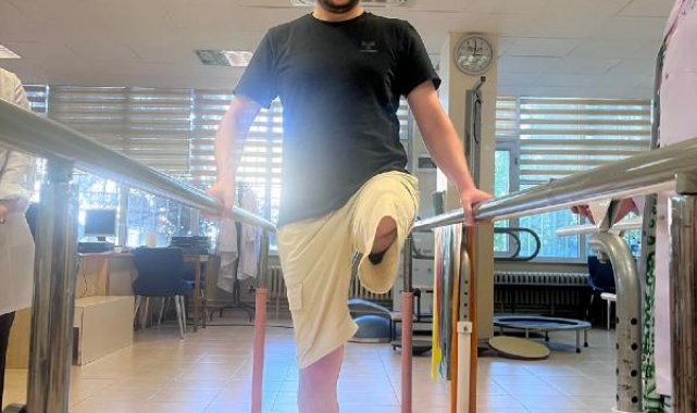 Depremde bacağını kaybeden Ayhan, adım atmak için gün sayıyor