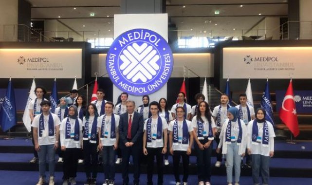Depremde kaybettiği arkadaşının hedefini gerçekleştiren Esma, tıp fakültesini kazandı