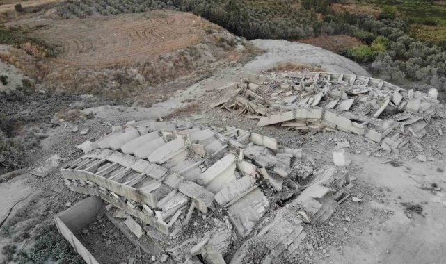 Dinamitle patlatılan 16'şar katlı iki bina bir anda yerle bir oldu, o anlar kamerada