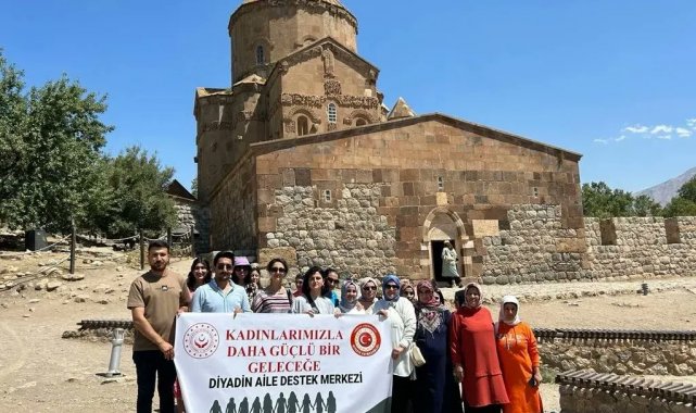 Diyadinli kursiyerler Van'ı gezdi