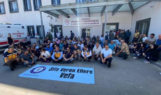 Diyarbakır'da meslektaşları saldırıya uğrayan sağlıkçılardan oturma eylemi