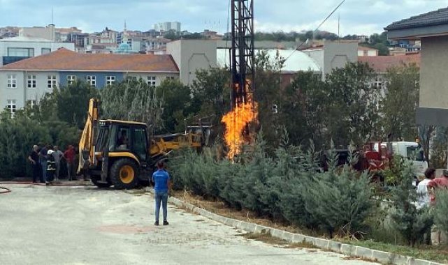 Doğal gaz borusu patladı; yangın üzerine kum dökülerek söndürüldü