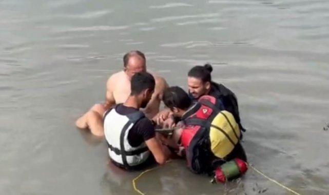 Düzce'de Melen Çayı'nda sürüklenen şahıs böyle kurtarıldı